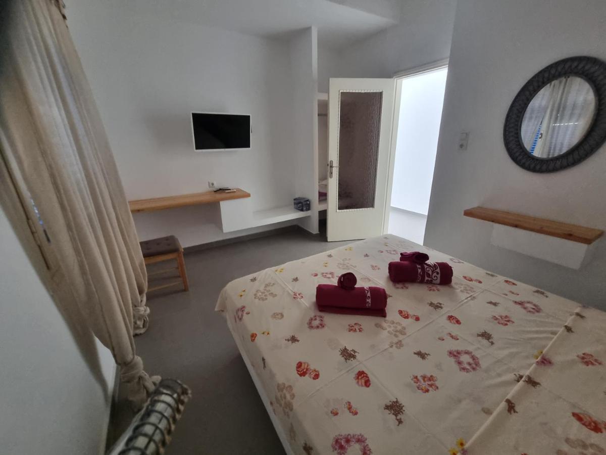 Santorini Pleasure Studios Fira  Zewnętrze zdjęcie