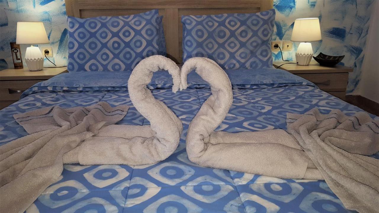 Santorini Pleasure Studios Fira  Zewnętrze zdjęcie